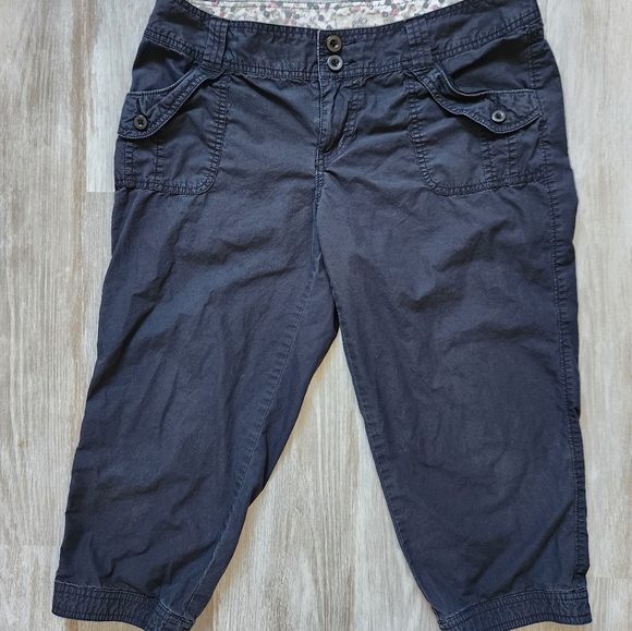 SO Pants - SO Wear it Declare It Black Capri Pants Y2K Style, Low Rise, Juniors Size 9